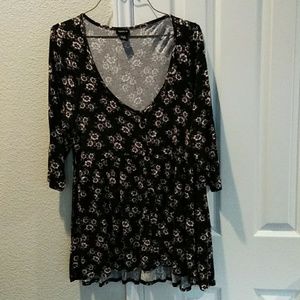Torrid 3/4 sleeve flowered scoop neck top